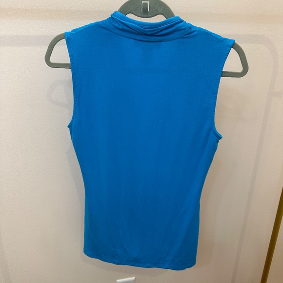 WHITE HOUSE BLACK MARKET WOMENS BLUE V NECK SLEEVELESS RUCHED TOP S - Picture 4 of 6